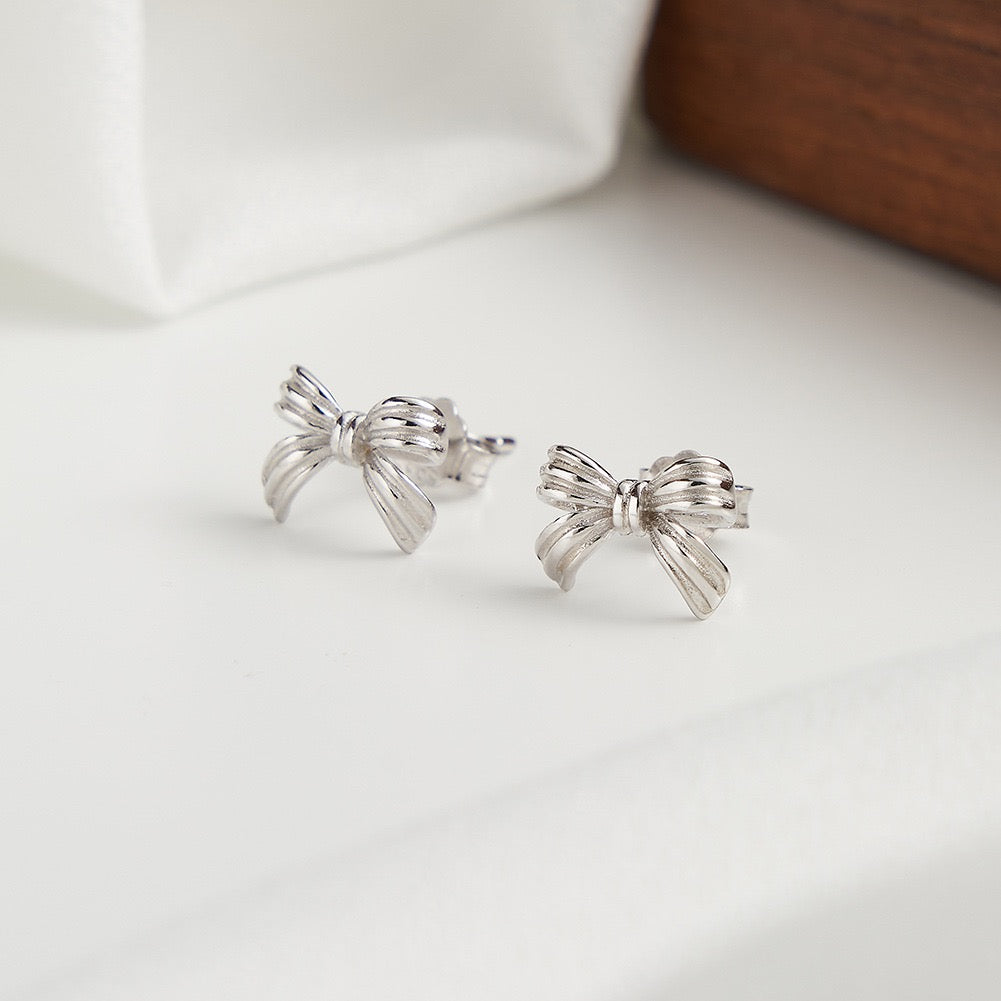 Luna Bow – Gold Vermeil Ribbon Stud Earrings