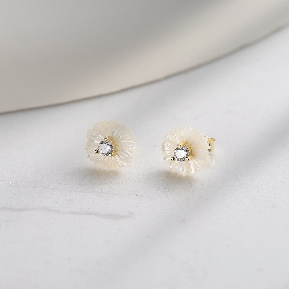 Lumi Flower – Shell & CZ Vermeil Stud Earrings