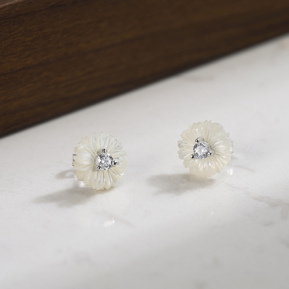 Lumi Flower – Shell & CZ Vermeil Stud Earrings