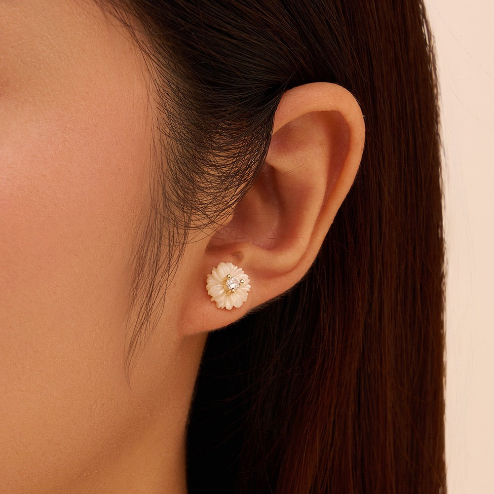 Lumi Flower – Shell & CZ Vermeil Stud Earrings