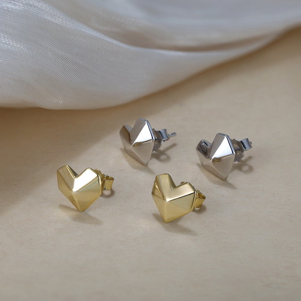 Nova Heart – Gold Vermeil Geometric Heart Stud Earrings