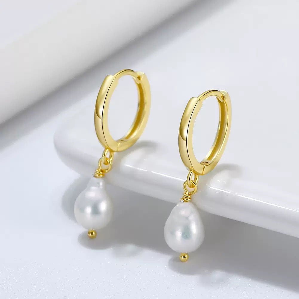 Lumi Teardrop Pearl – Gold Vermeil Hoop Earrings