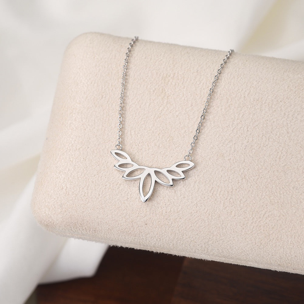 Petalia Bloom – Gold Vermeil Floral Pendant Necklace