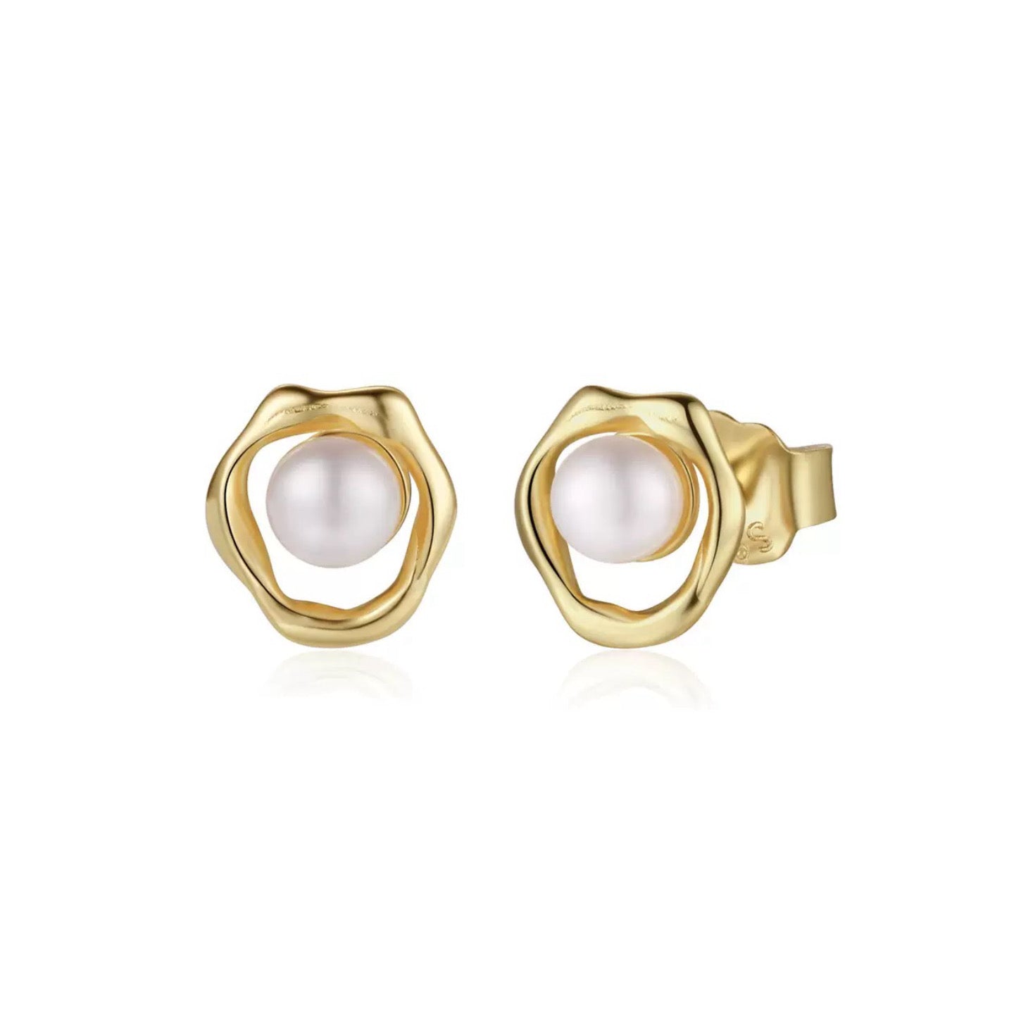 Aura Pearl – Freshwater Pearl & Vermeil Stud Earrings