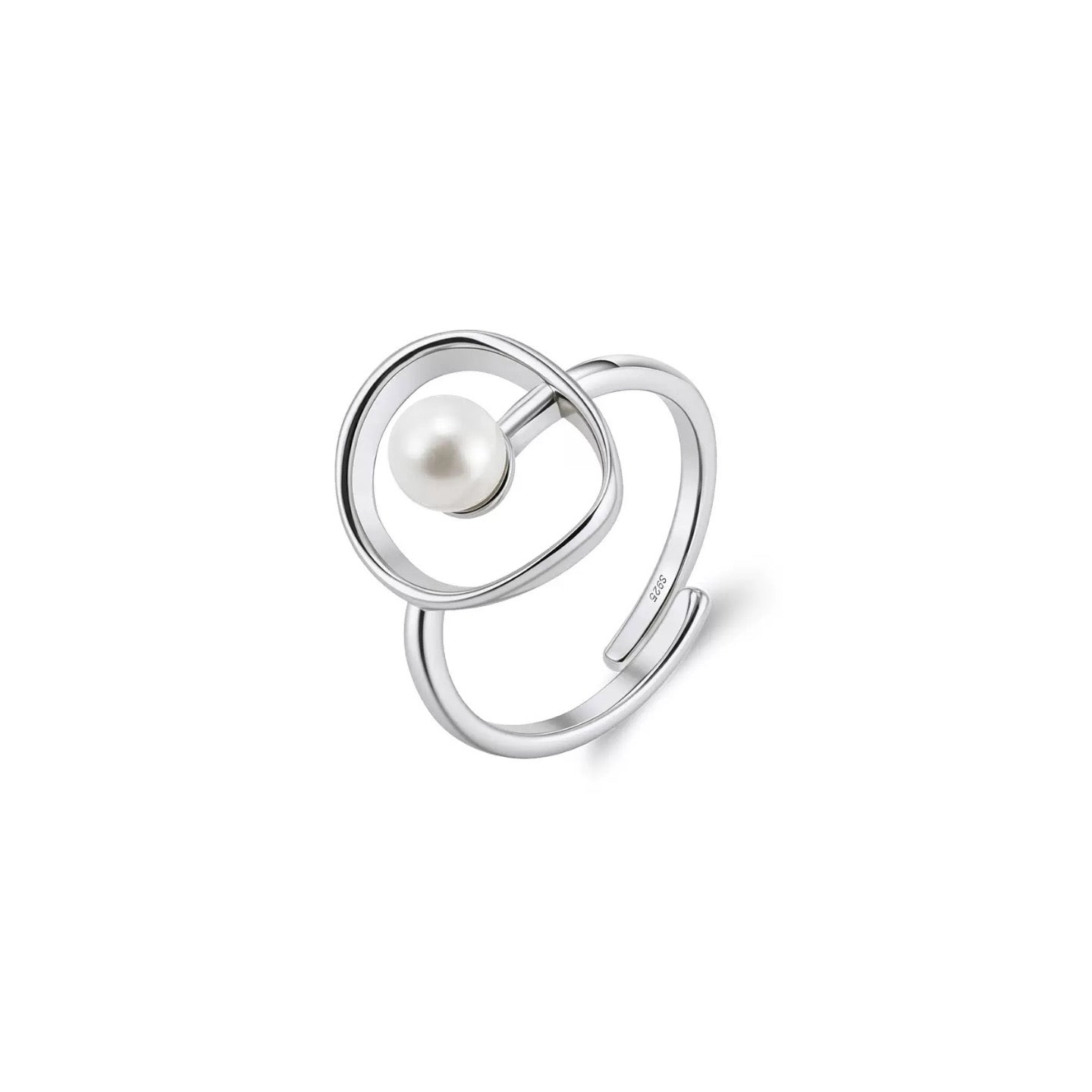 Moonlit Circle – Freshwater Pearl Vermeil Ring