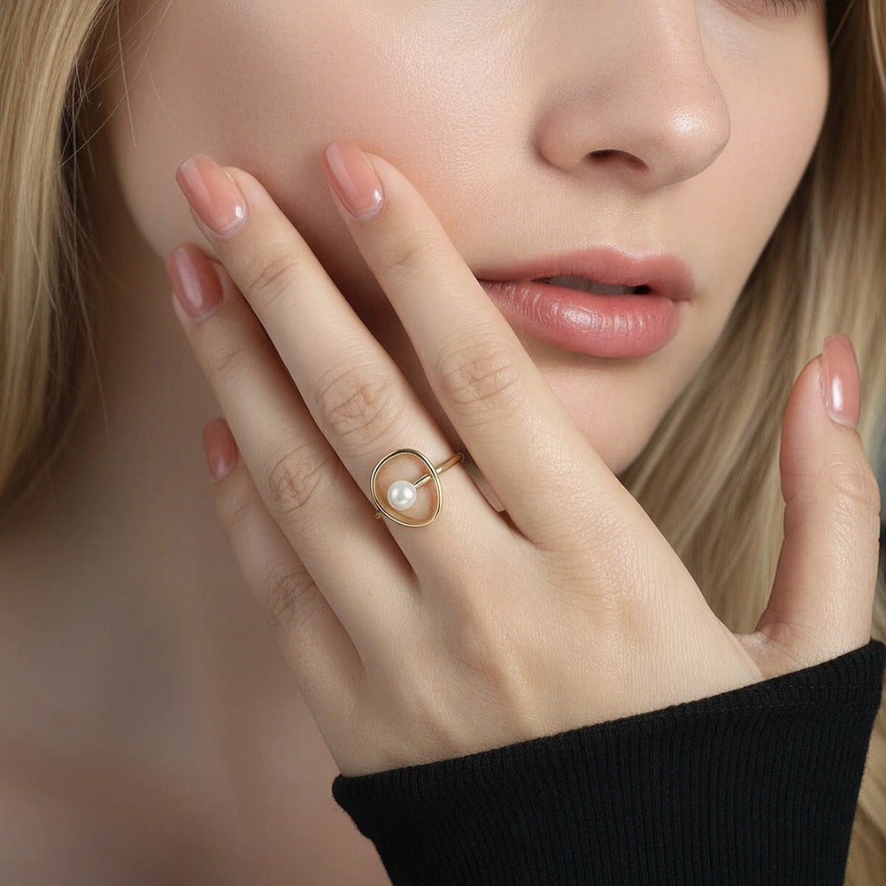 Moonlit Circle – Freshwater Pearl Vermeil Ring
