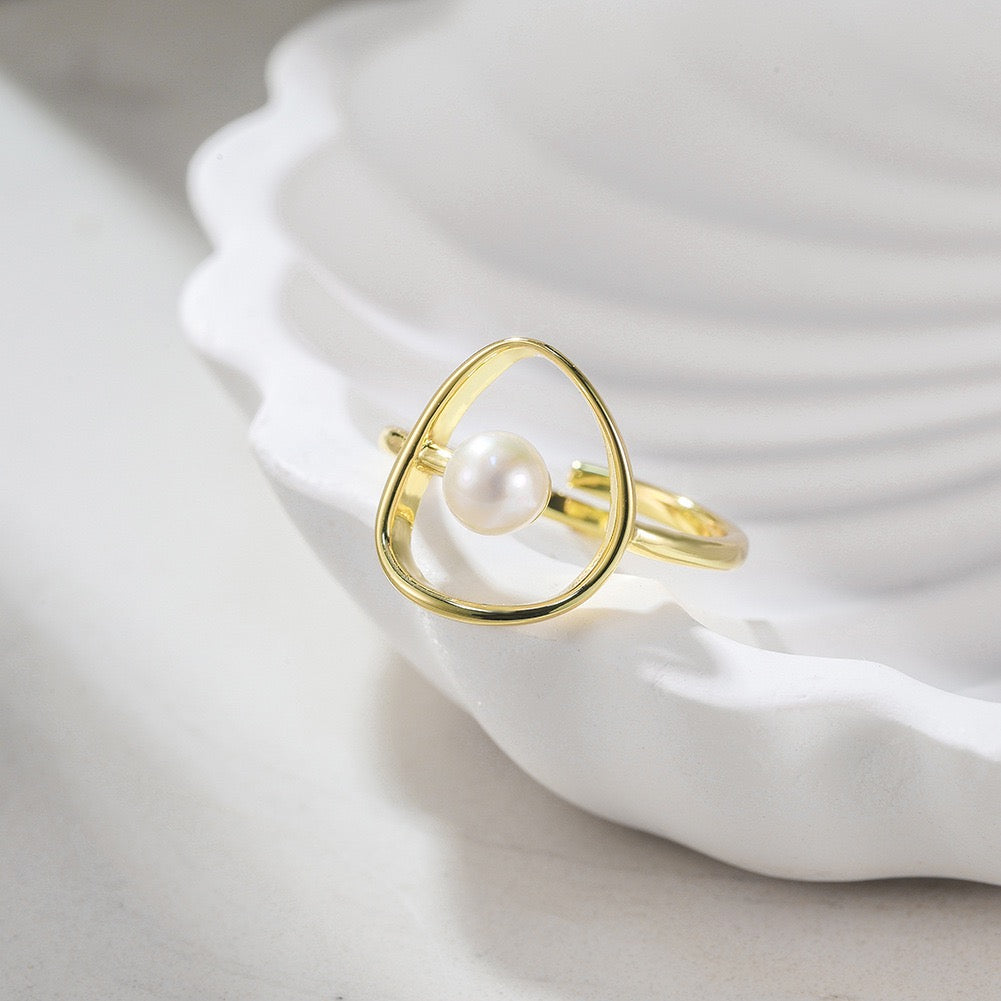 Moonlit Circle – Freshwater Pearl Vermeil Ring