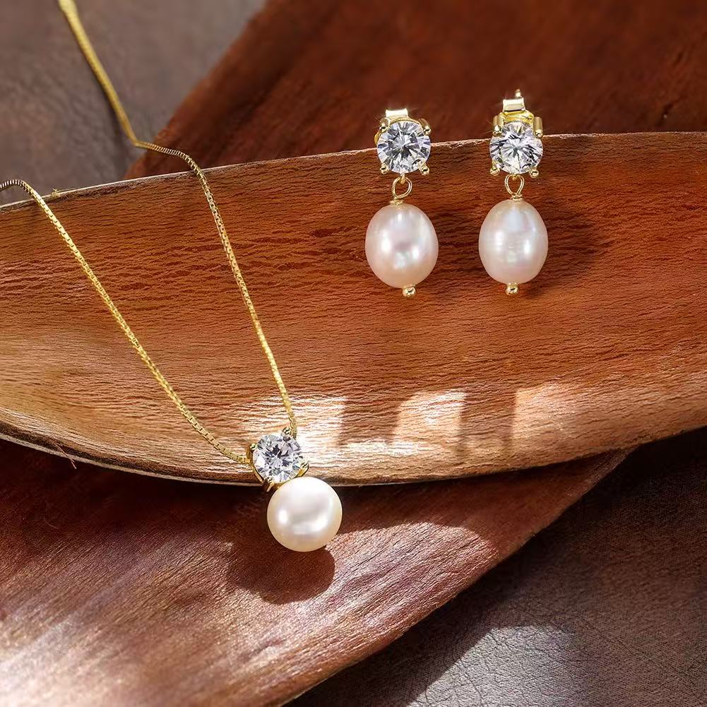 Pearl Dangle Pendant Necklace