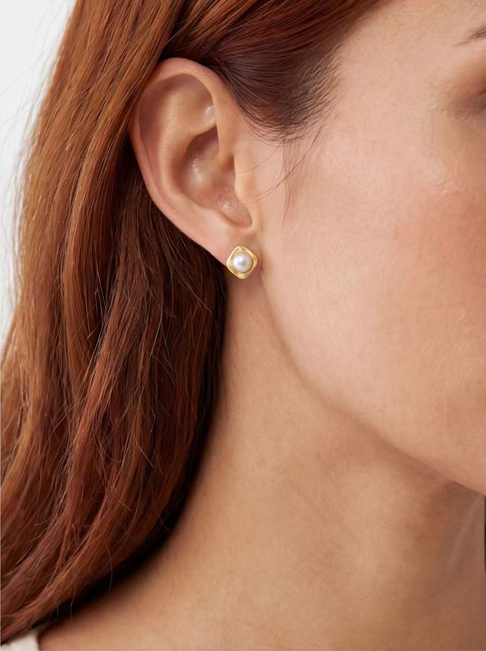Timeless Glow – Freshwater Pearl & Vermeil Square Frame Stud Earrings