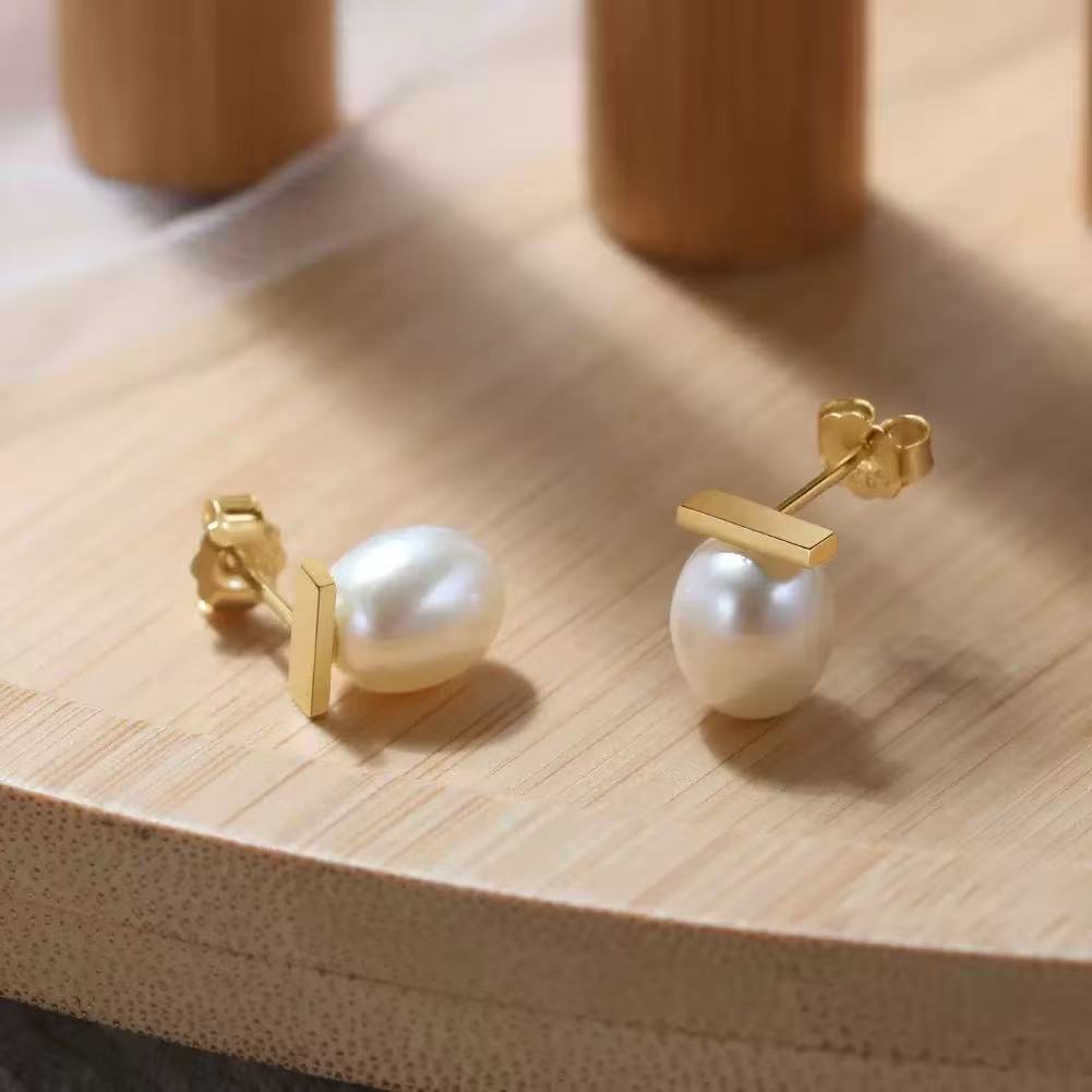 Pearl Balance Stud Earrings