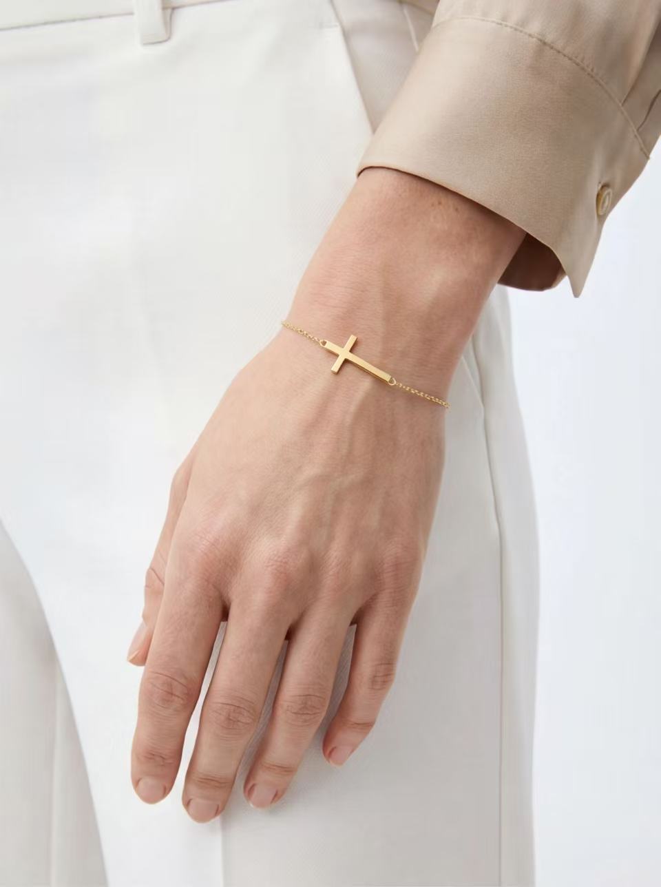 Minimal Cross Link Layered Bracelet product photo by Starlight