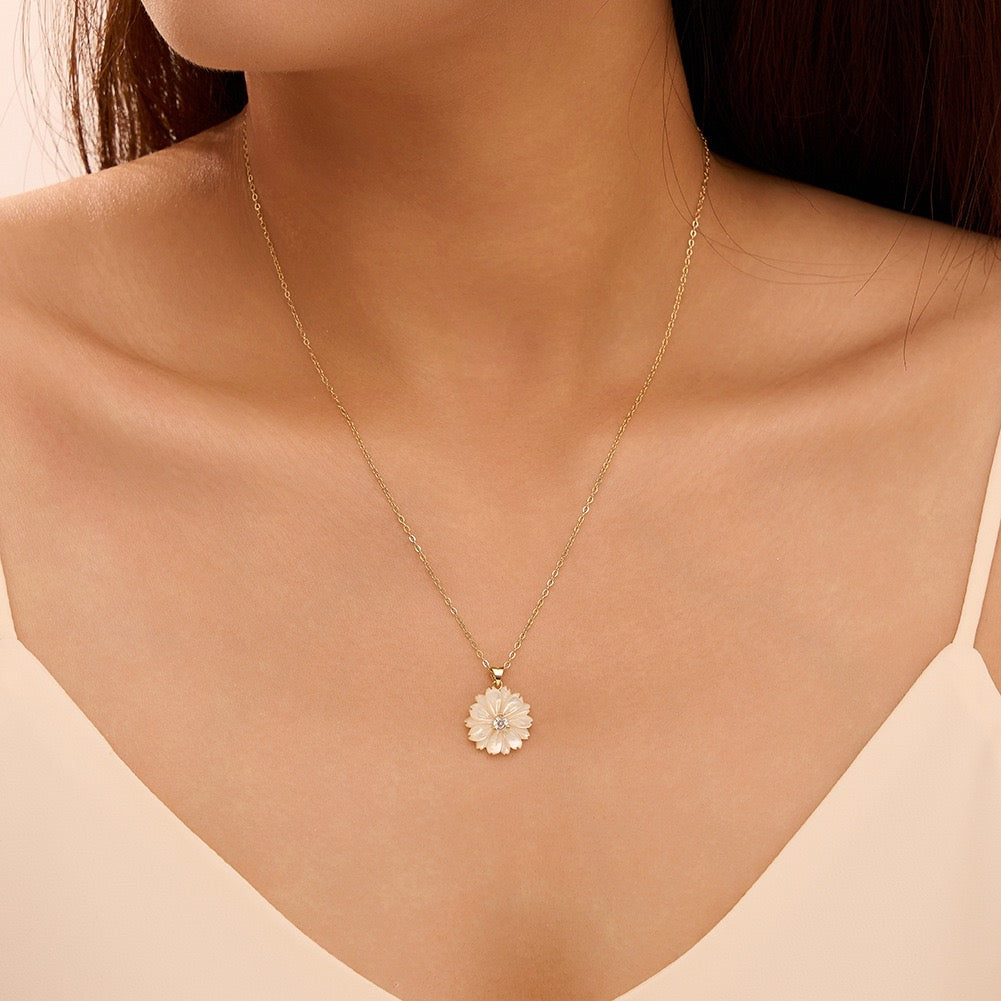 Lumi Flower – Shell & CZ Vermeil Necklace