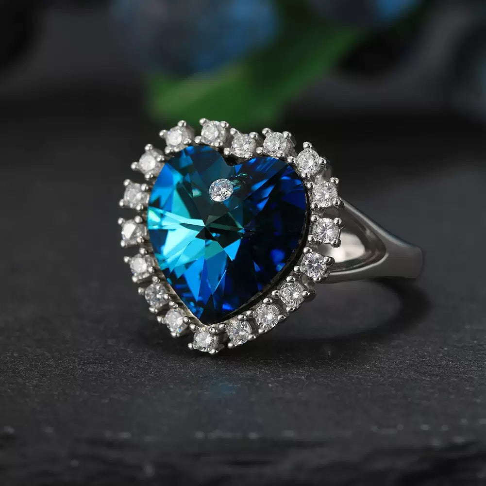 Ocean Aurora – Heart-Cut Austrian Crystal Ring