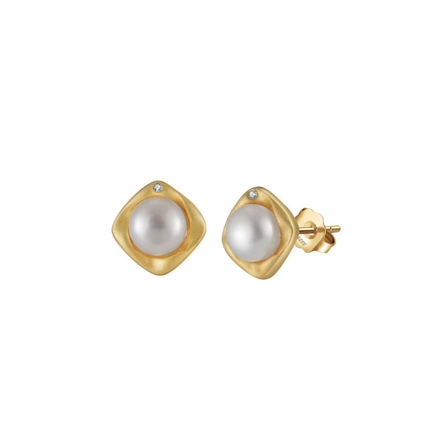 Timeless Glow – Freshwater Pearl & Vermeil Square Frame Stud Earrings