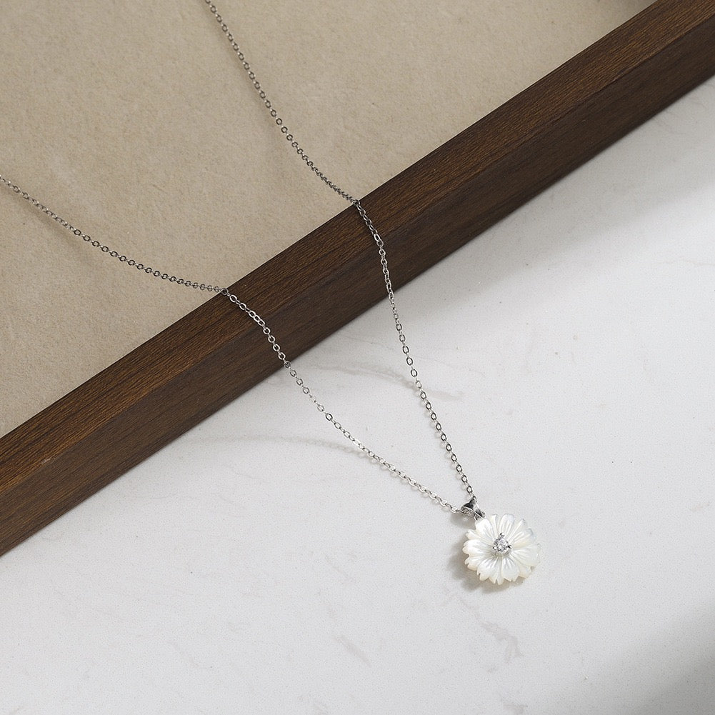 Lumi Flower – Shell & CZ Vermeil Necklace