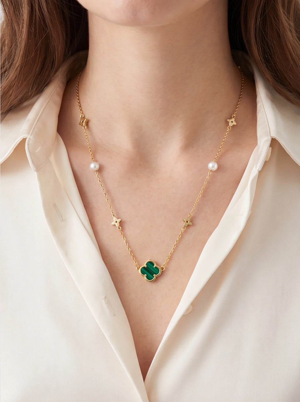 Lucky Clover Pearl Necklace detail view