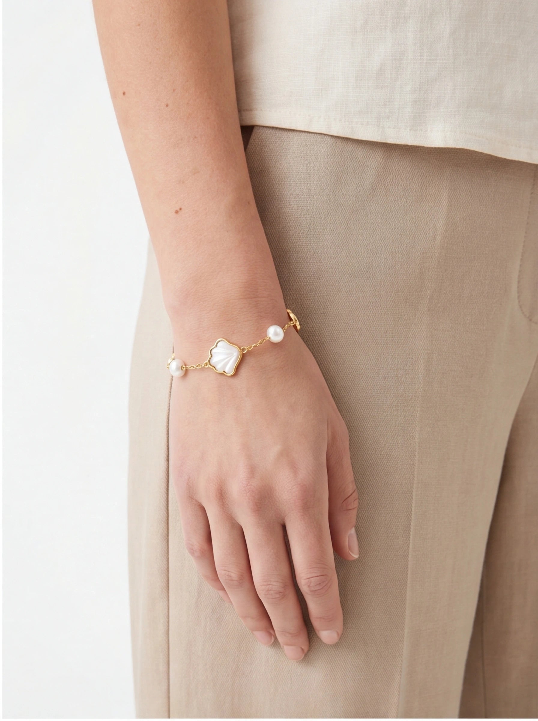 Ocean Harmony – Shell & Pearl Bracelet